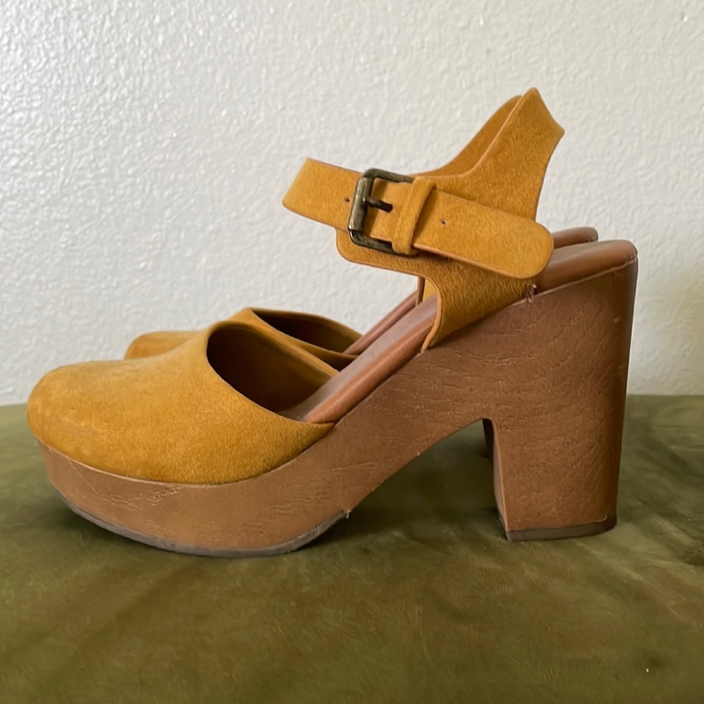 Universal Thread Clogs